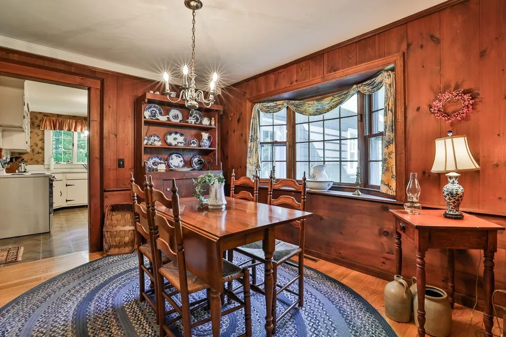 4 Van Dyke Road Hollis NH 03049
