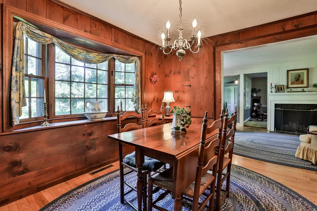 4 Van Dyke Road Hollis NH 03049