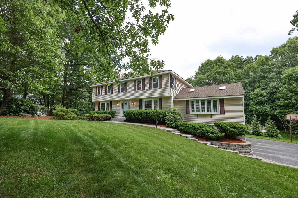 11 Park Avenue Londonderry NH 03053