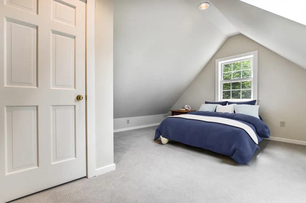 1043 Lakeshore Drive New London NH 03257