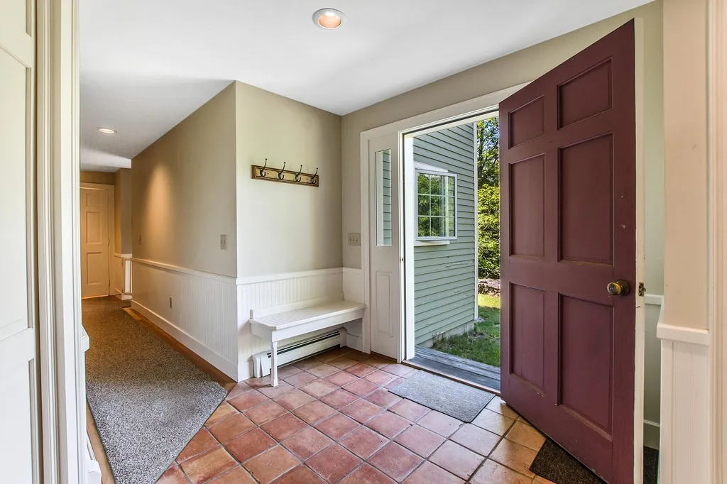 1043 Lakeshore Drive New London NH 03257