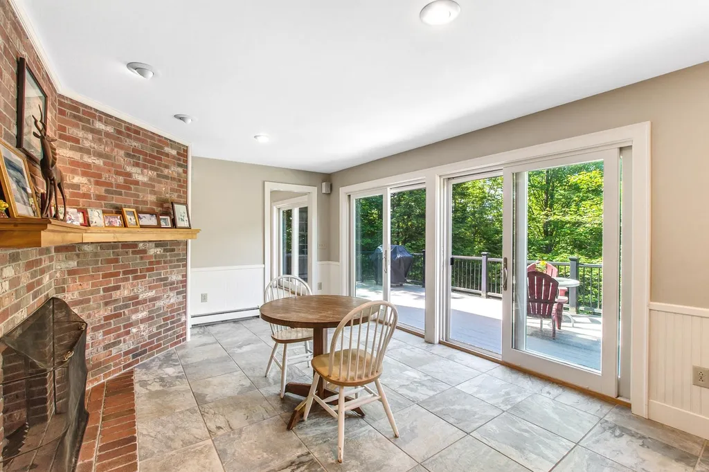 1043 Lakeshore Drive New London NH 03257