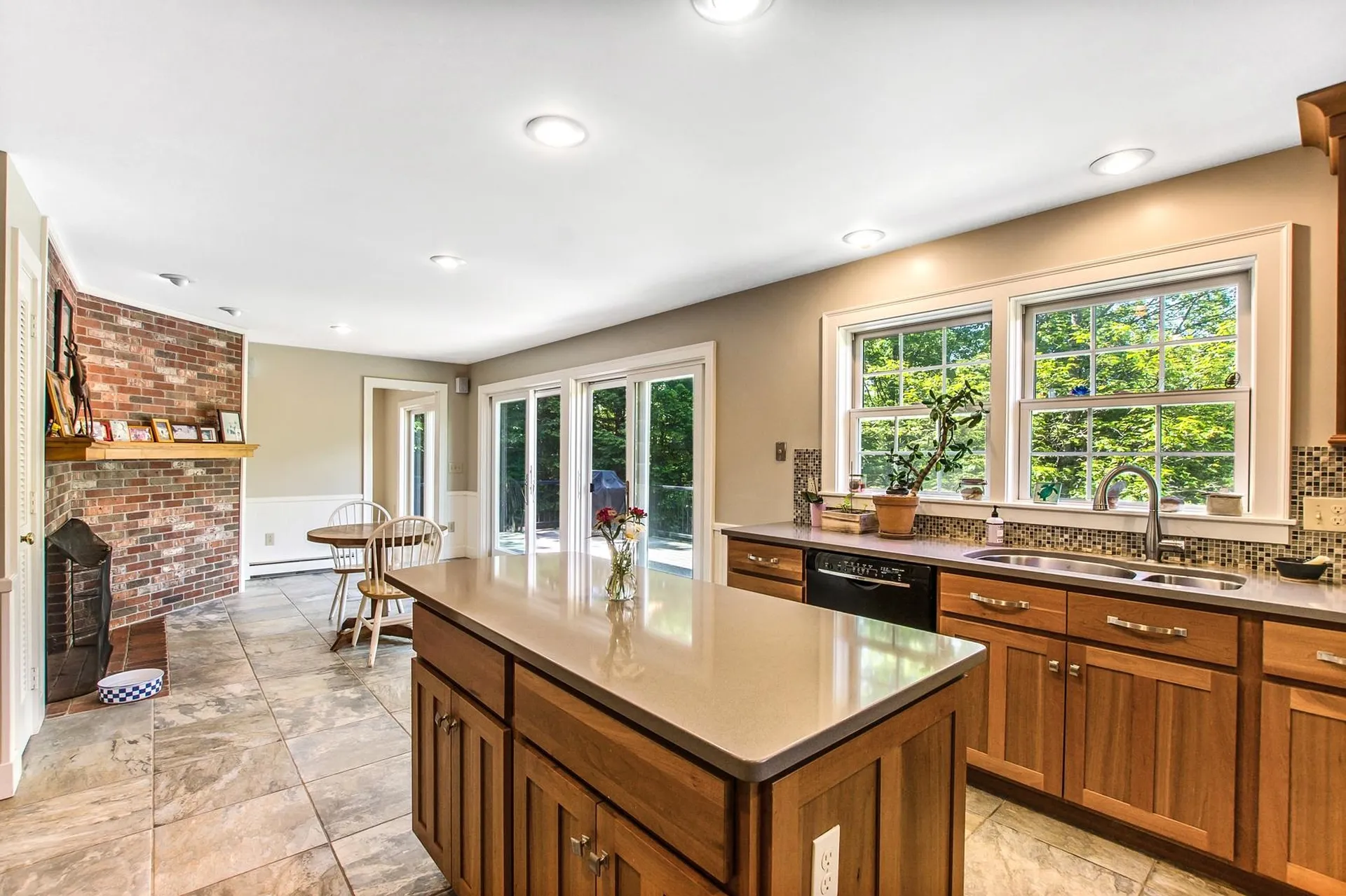1043 Lakeshore Drive New London NH 03257