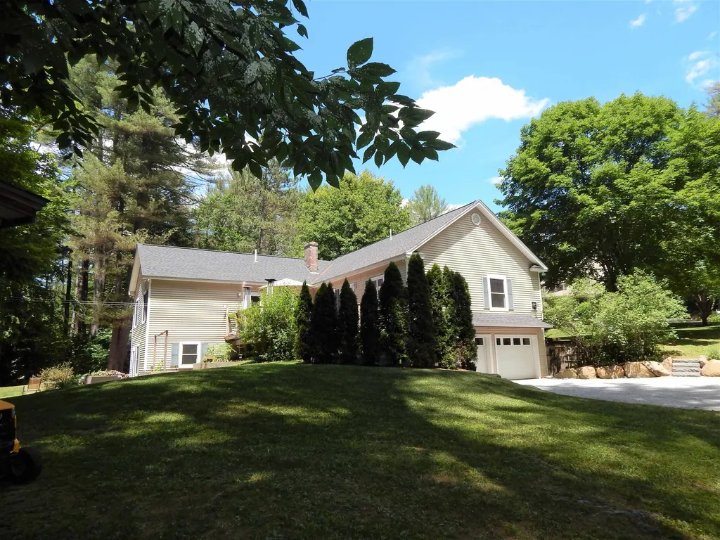56 Davis Road Bradford NH 03221