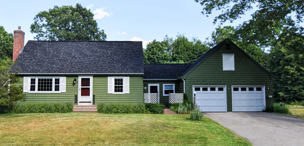 4 Robin Glen Road Stratham NH 03885