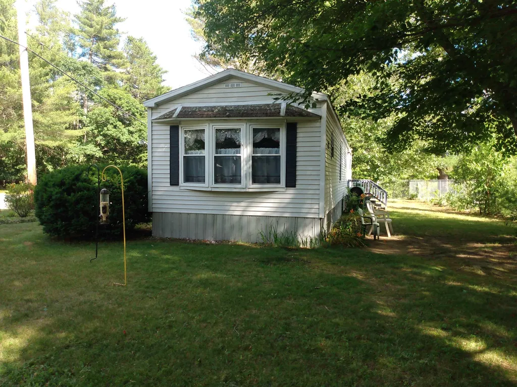 2 Agent Road Raymond NH 03077
