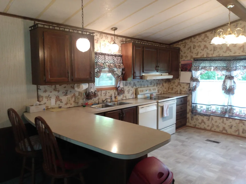 2 Agent Road Raymond NH 03077
