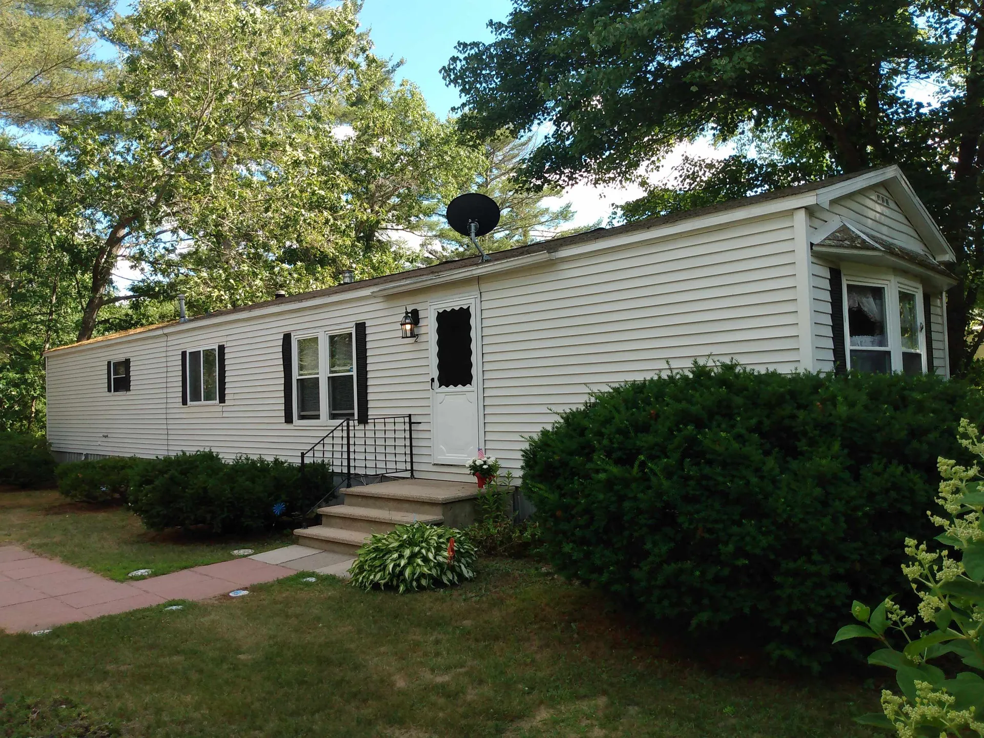 2 Agent Road Raymond NH 03077