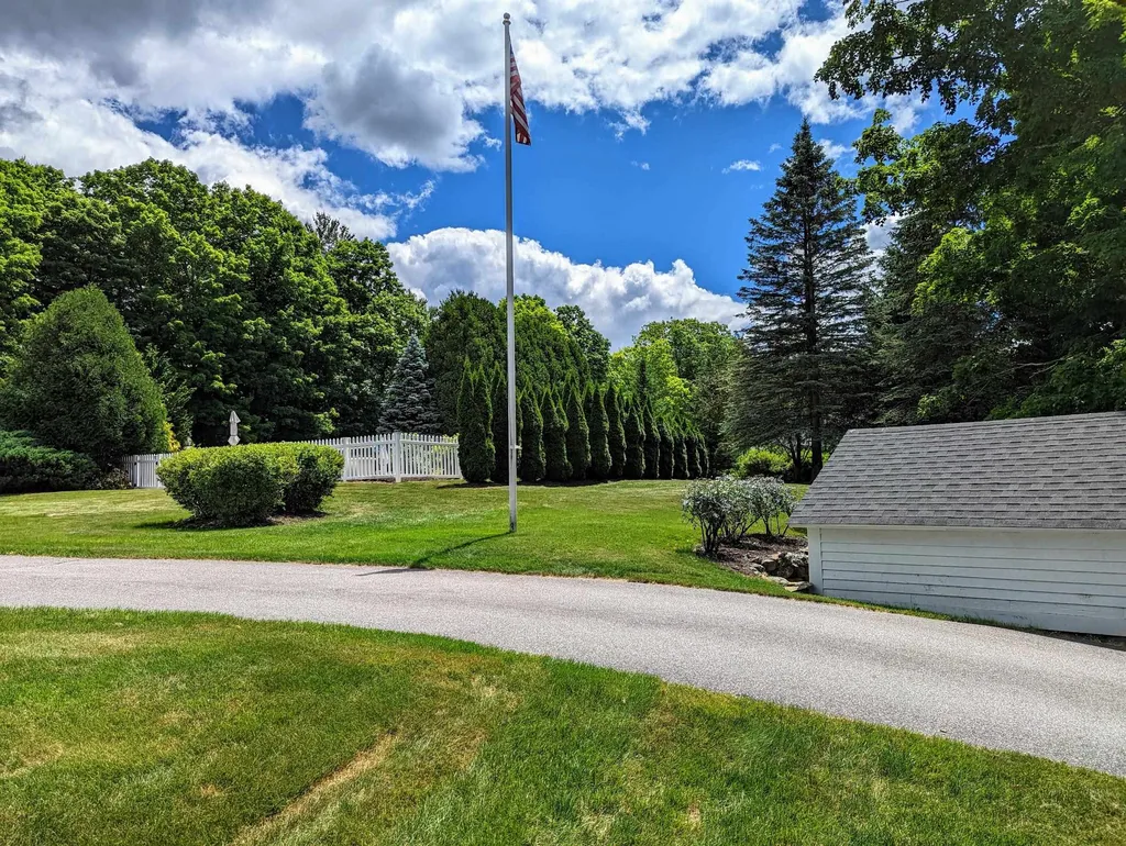 836 Jewett Road Hopkinton NH 03229