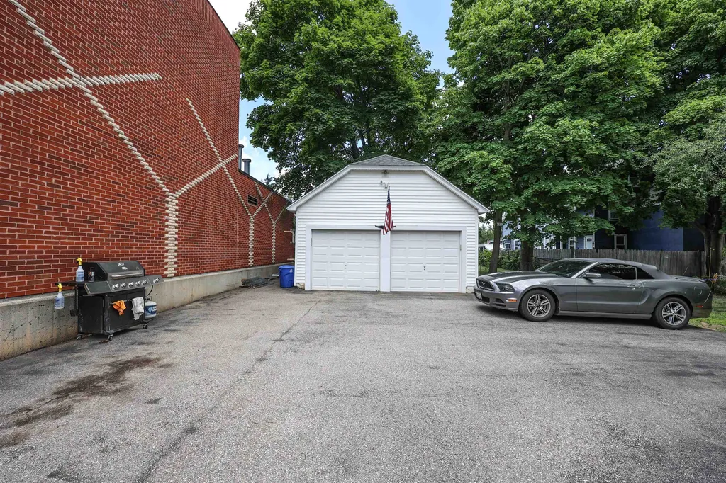 1022 Hayward Street Manchester NH 03103