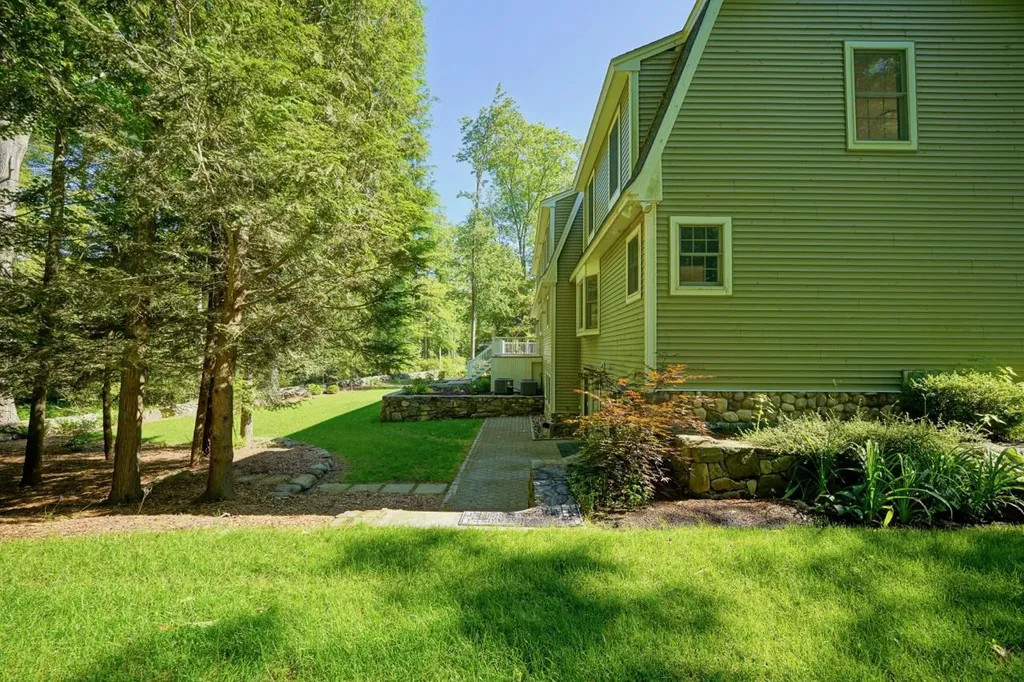108 Mill Road North Hampton NH 03862