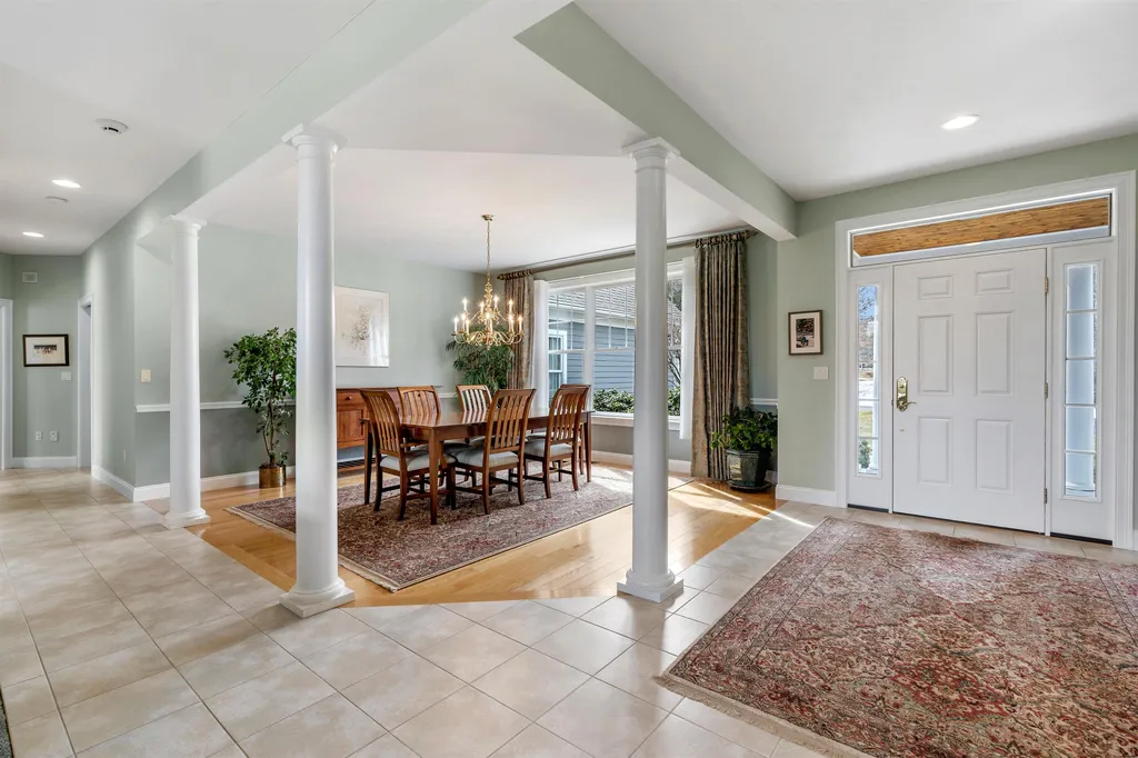 15 Freemans Way Hollis NH 03049