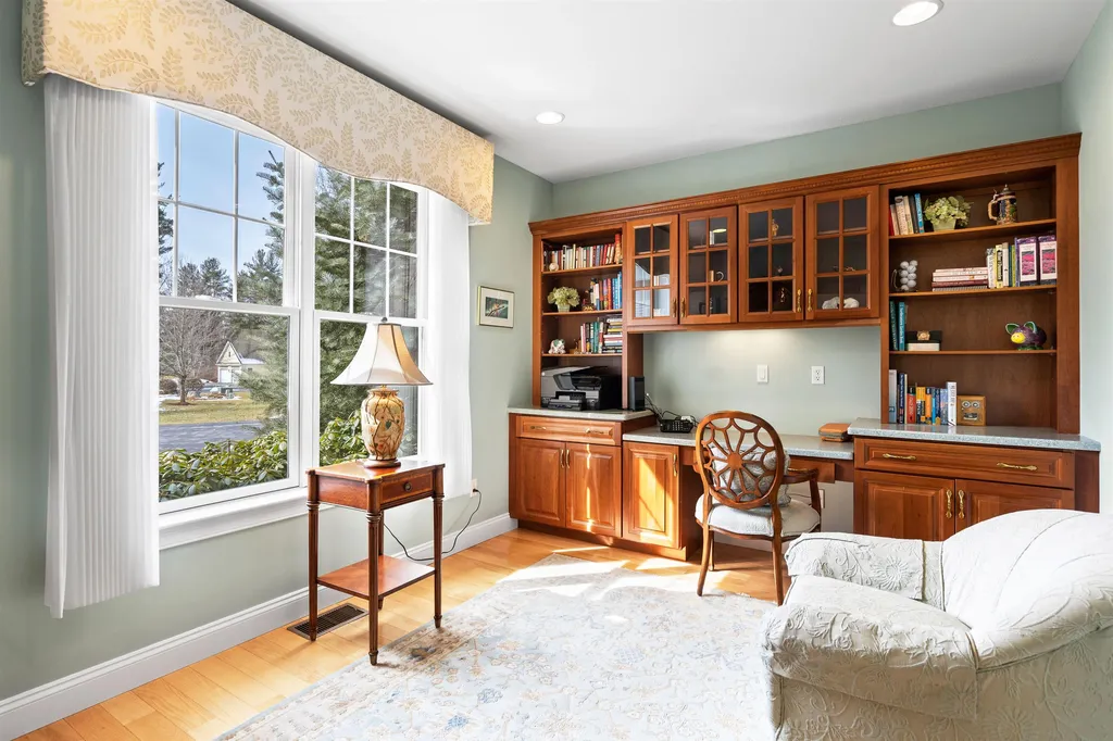 15 Freemans Way Hollis NH 03049