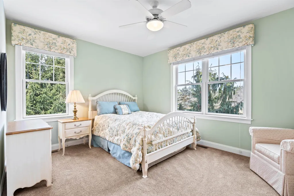 15 Freemans Way Hollis NH 03049