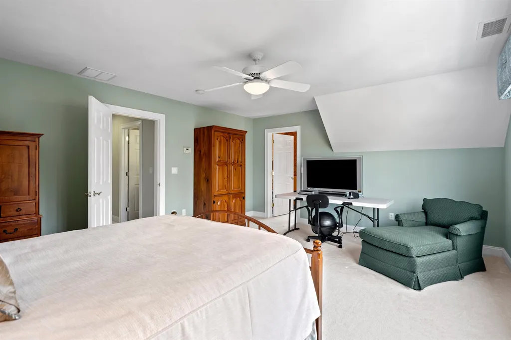 15 Freemans Way Hollis NH 03049