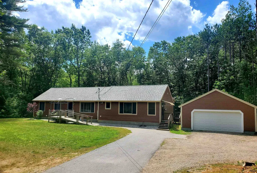 21 Lollypop Lane Danville NH 03819