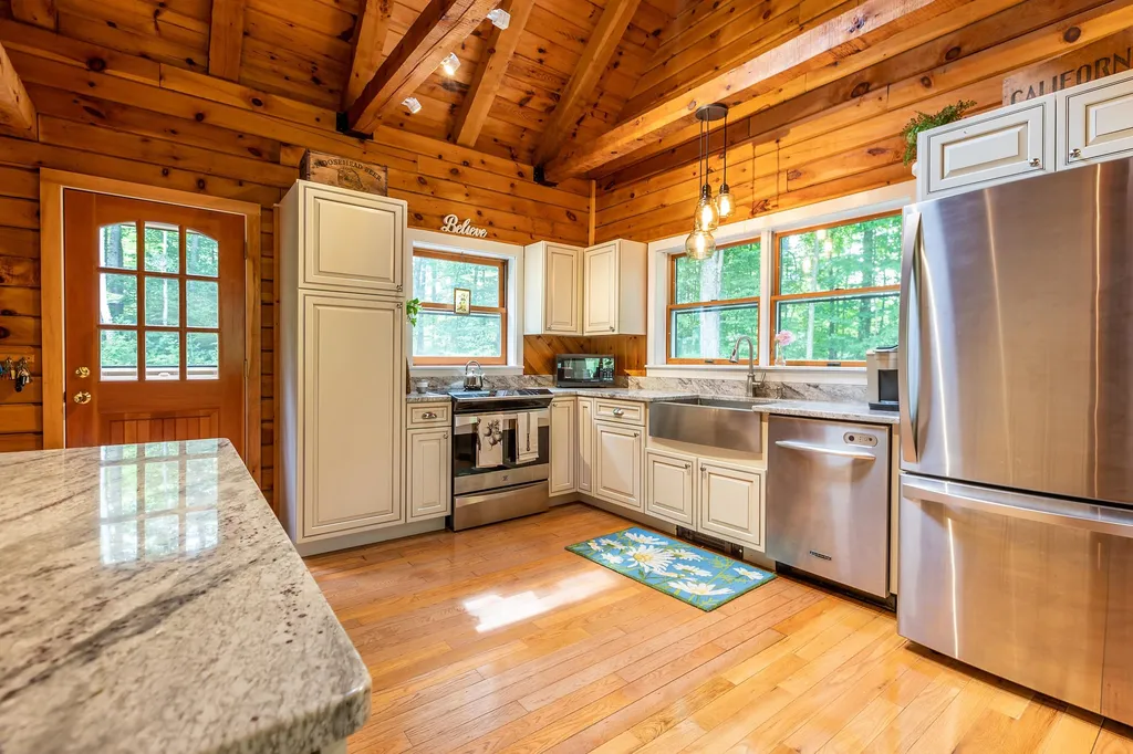 70 Flynn Hollow Road Sunderland VT 05250