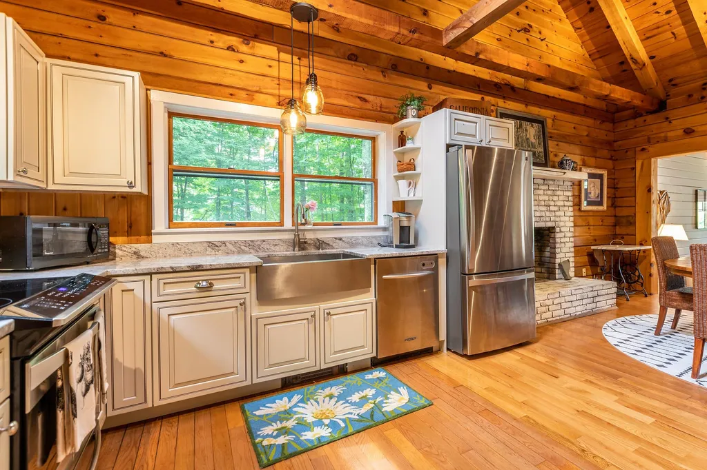 70 Flynn Hollow Road Sunderland VT 05250
