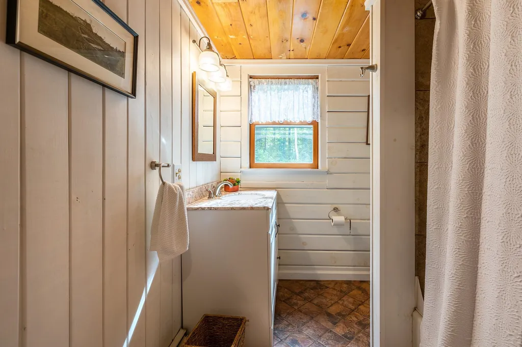 70 Flynn Hollow Road Sunderland VT 05250