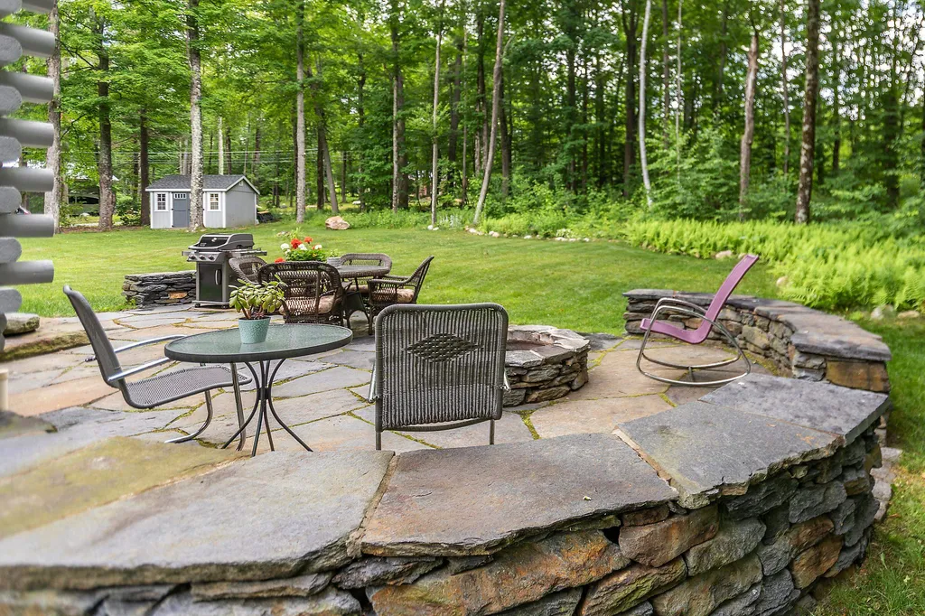 70 Flynn Hollow Road Sunderland VT 05250
