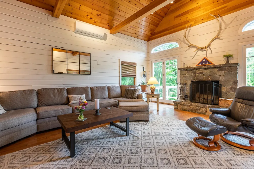 70 Flynn Hollow Road Sunderland VT 05250