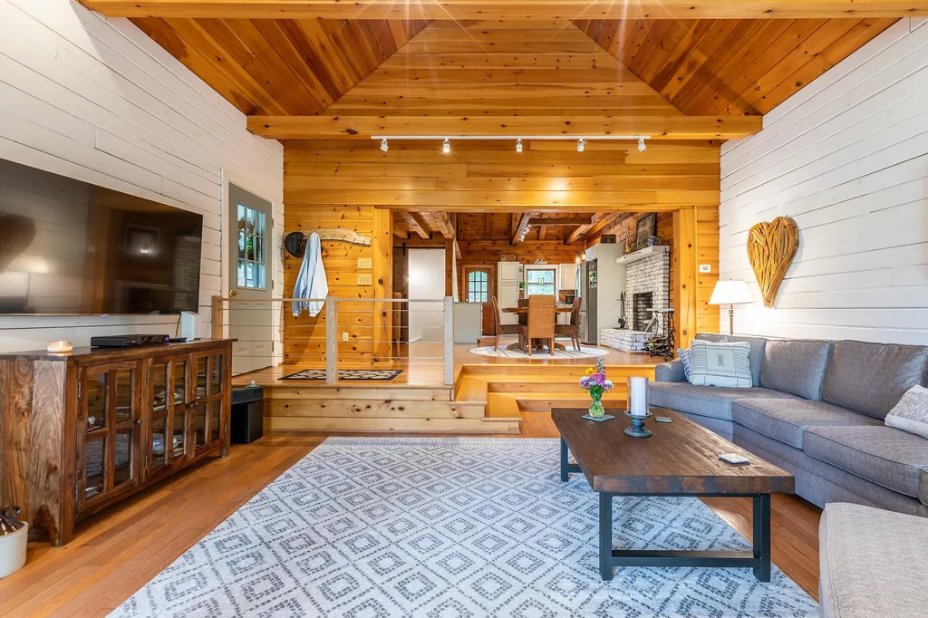 70 Flynn Hollow Road Sunderland VT 05250
