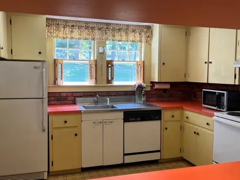 39 Country Hill Brattleboro VT 05301