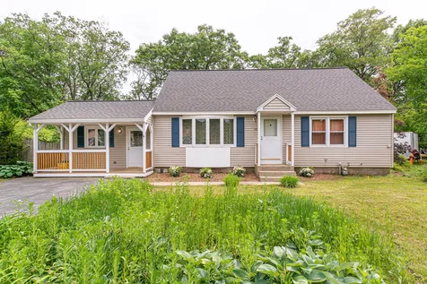 28 Tampa Street Nashua NH 03064