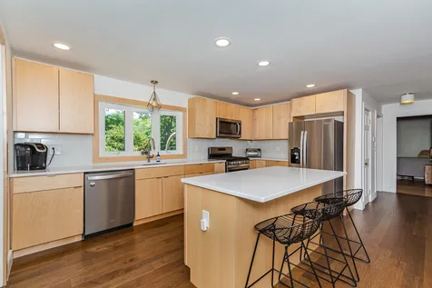 28 Tampa Street Nashua NH 03064