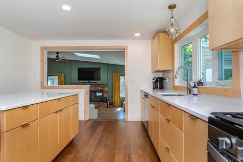 28 Tampa Street Nashua NH 03064