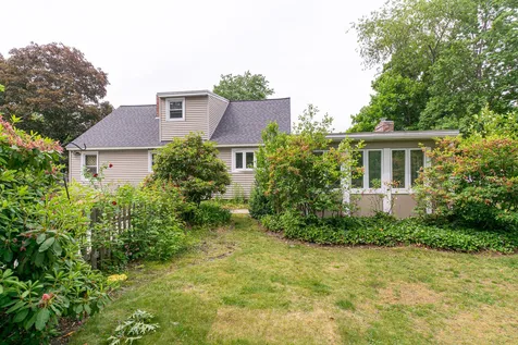 28 Tampa Street Nashua NH 03064