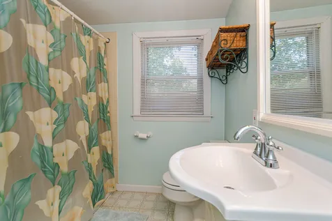 28 Tampa Street Nashua NH 03064