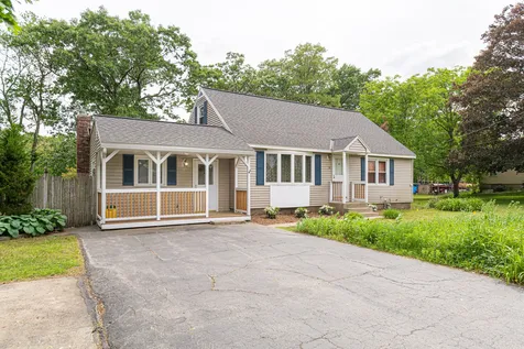 28 Tampa Street Nashua NH 03064