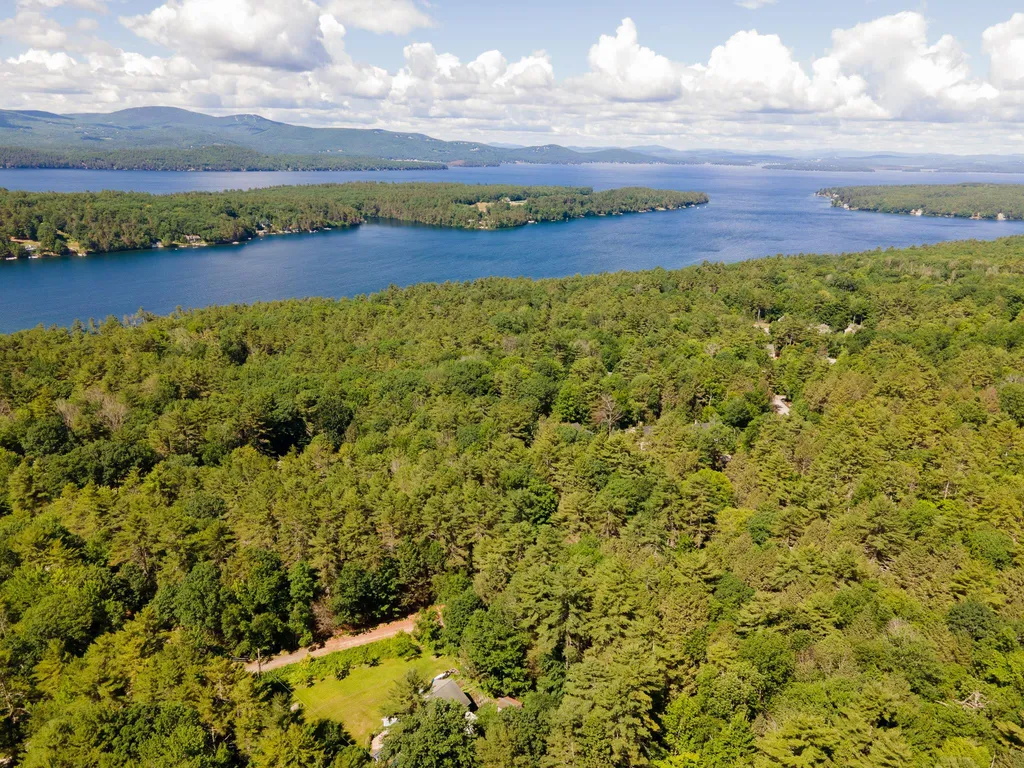 22 Berrywood Drive Wolfeboro NH 03894