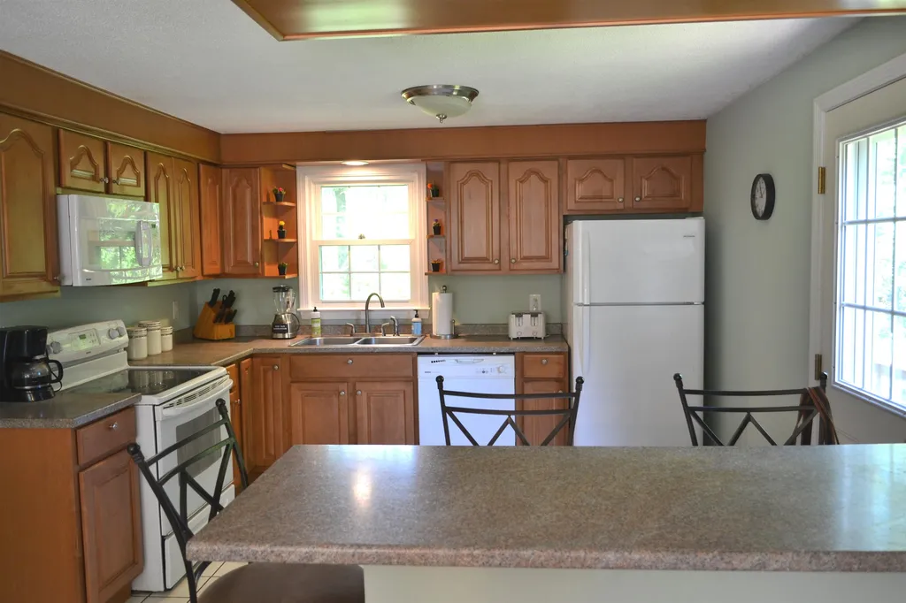13 Chestnut Hill Drive Londonderry NH 03053