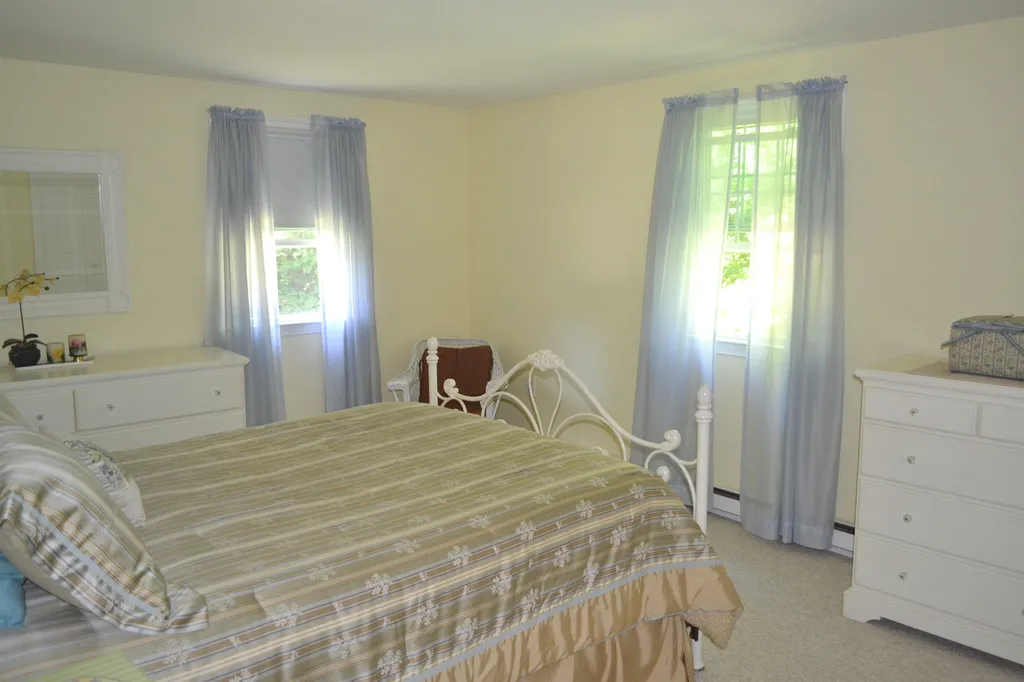 13 Chestnut Hill Drive Londonderry NH 03053