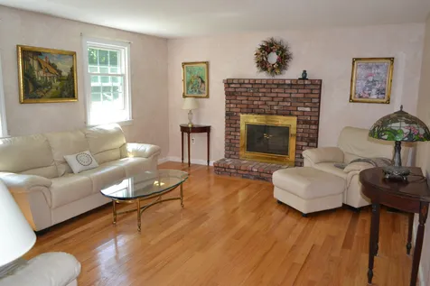 13 Chestnut Hill Drive Londonderry NH 03053
