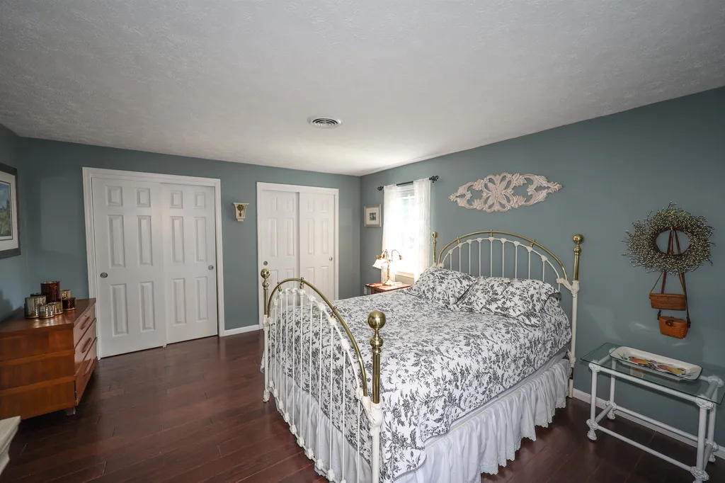 15 Grand Avenue Hudson NH 03051