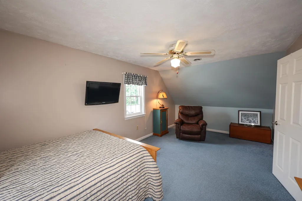 15 Grand Avenue Hudson NH 03051