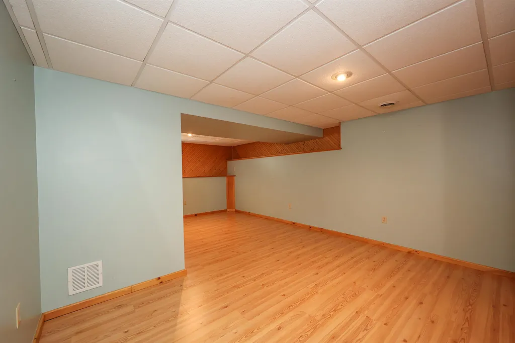15 Grand Avenue Hudson NH 03051