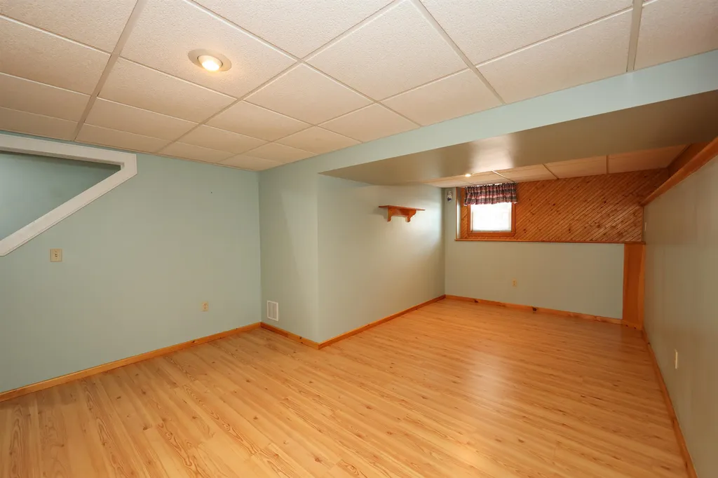 15 Grand Avenue Hudson NH 03051