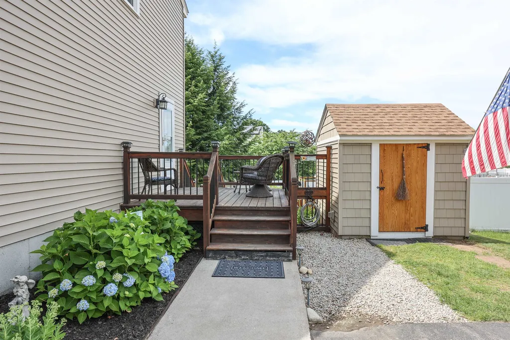 15 Grand Avenue Hudson NH 03051