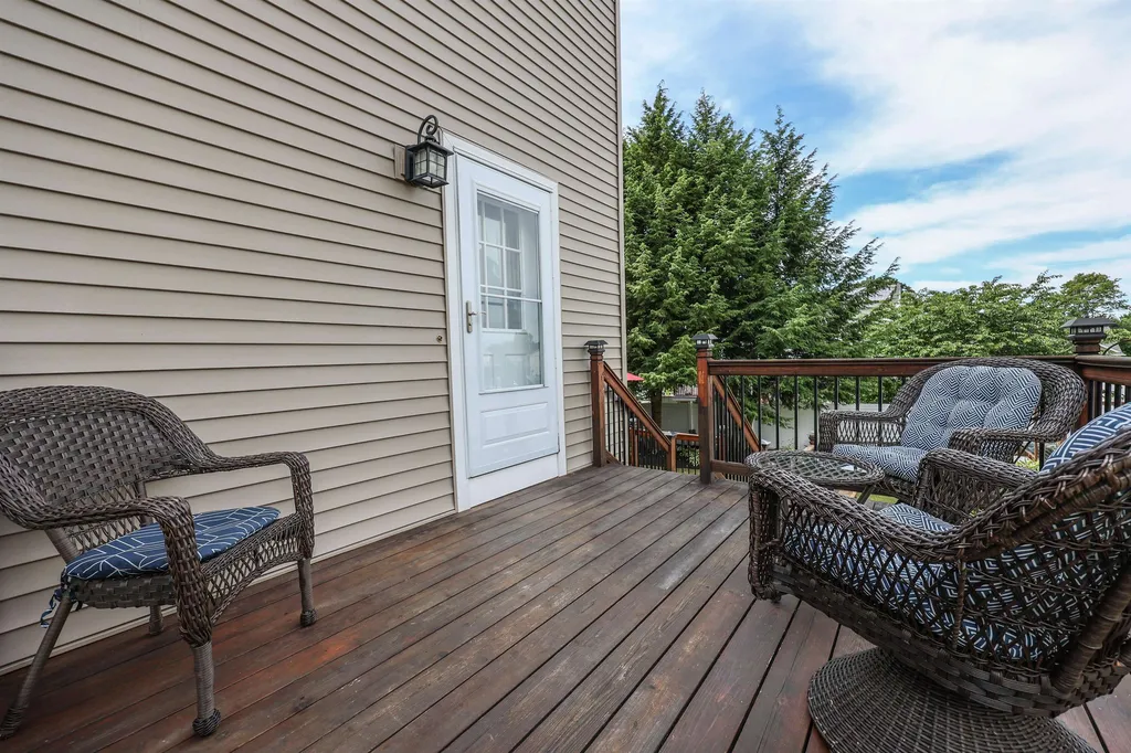 15 Grand Avenue Hudson NH 03051