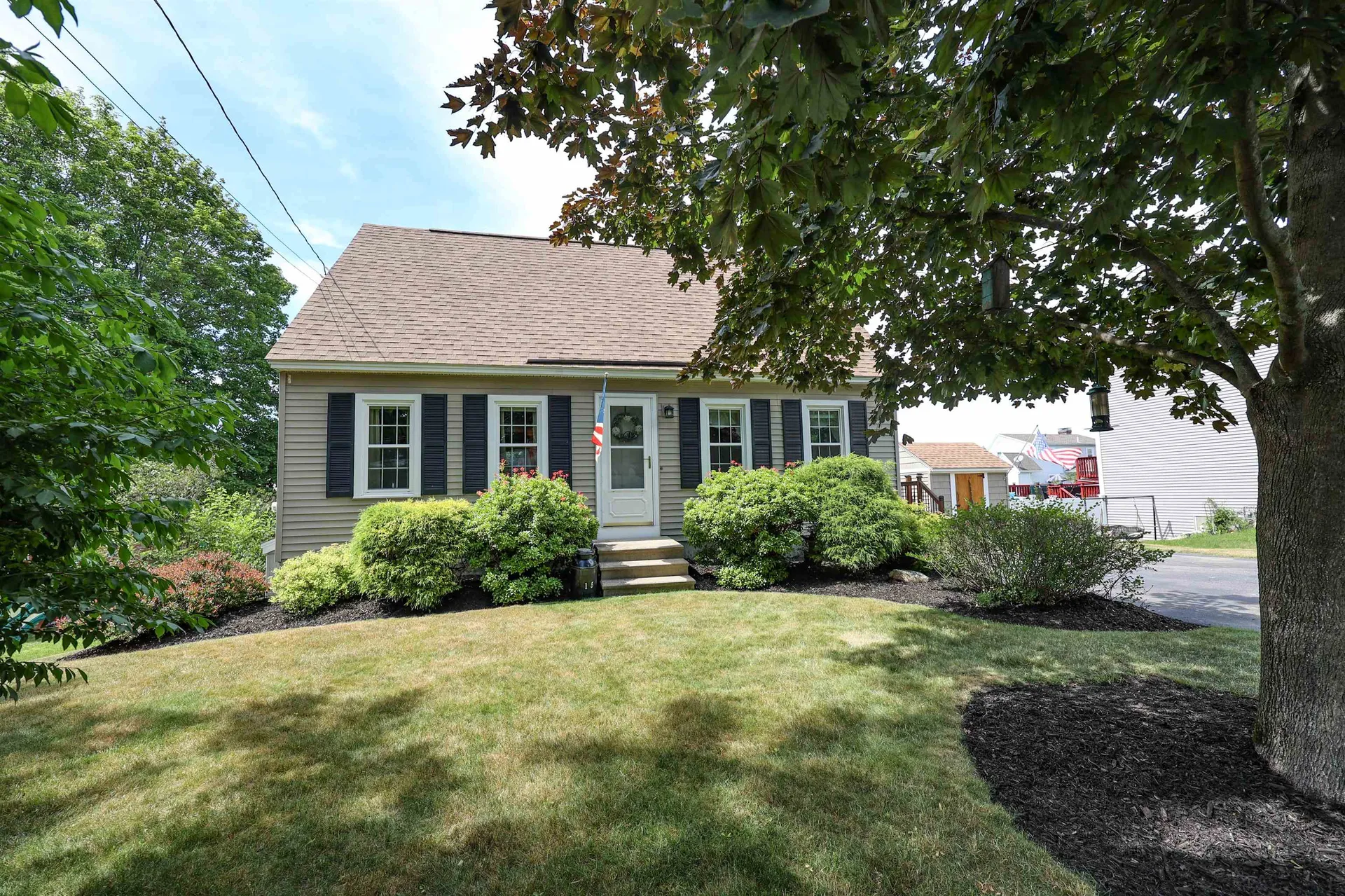 15 Grand Avenue Hudson NH 03051