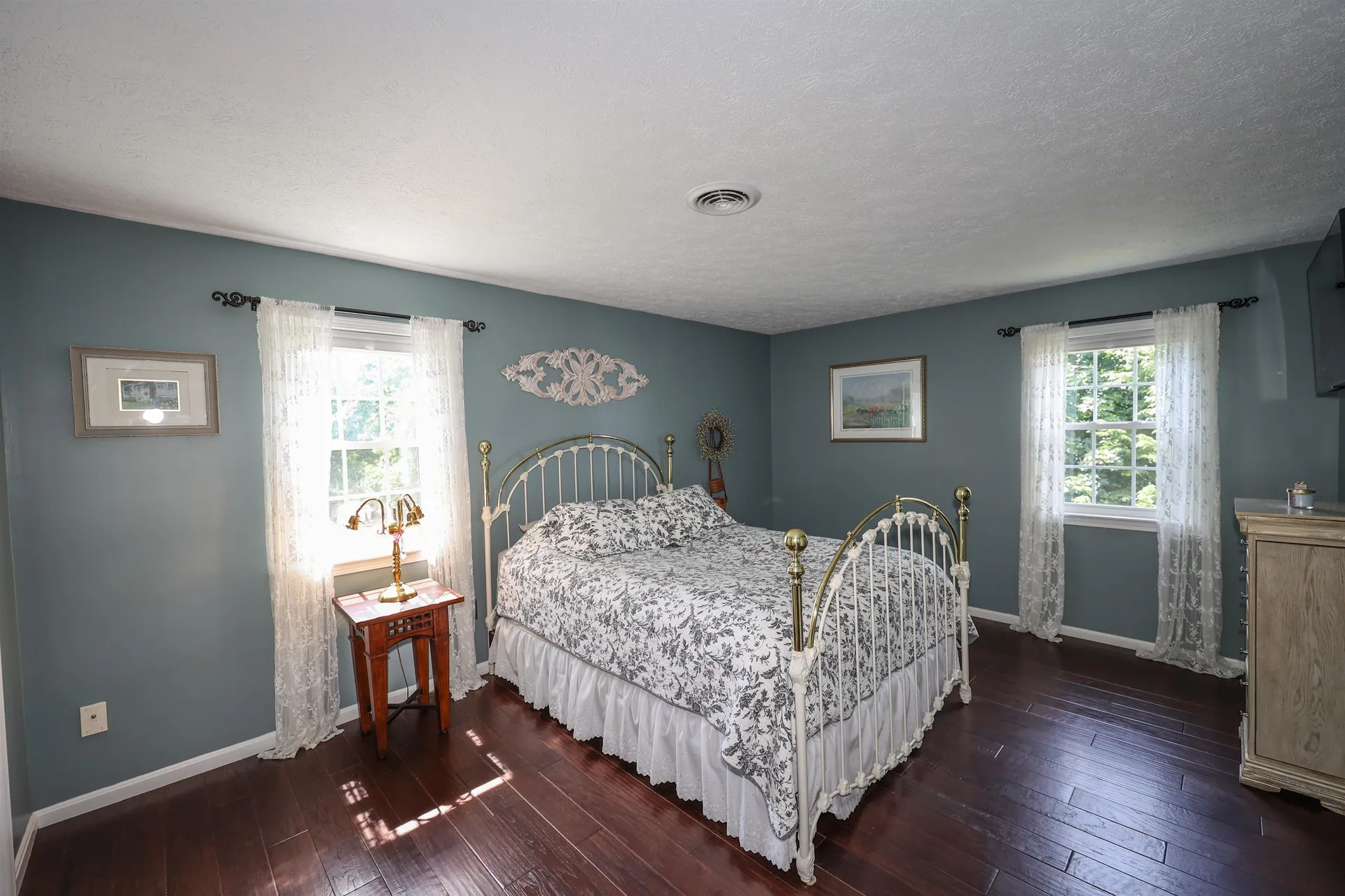 15 Grand Avenue Hudson NH 03051