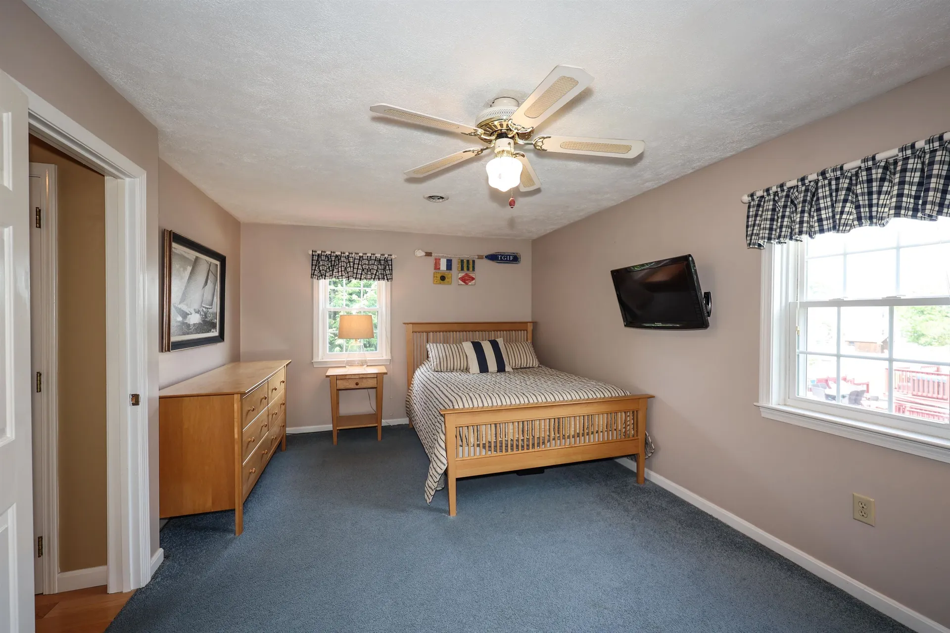 15 Grand Avenue Hudson NH 03051