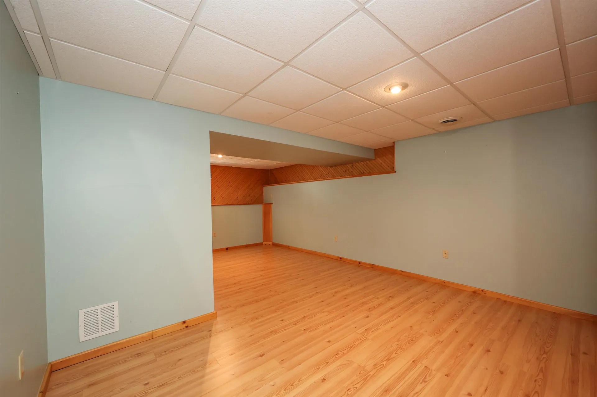 15 Grand Avenue Hudson NH 03051