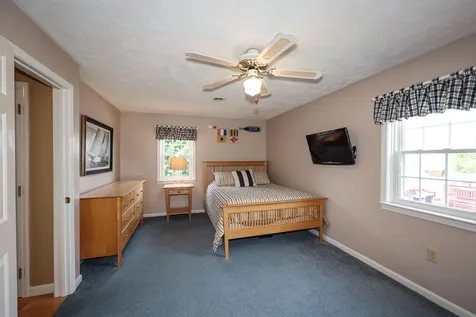 15 Grand Avenue Hudson NH 03051