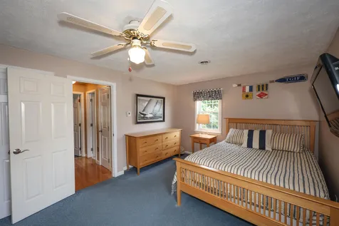 15 Grand Avenue Hudson NH 03051