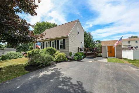 15 Grand Avenue Hudson NH 03051